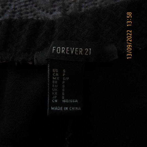 Forever 21 short black skirt, size S - Picture 3 of 4